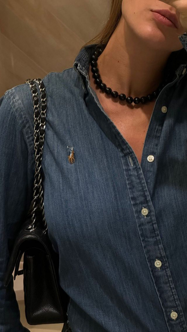 בחולצה של פולו ושרשרת של קוקונאט לאב (צילום: אינסטגרם Eti Kobo)