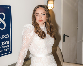 צנועה ויפה: כל הפרטים על שמלת הכלה של מינדי מ"חתונמי"