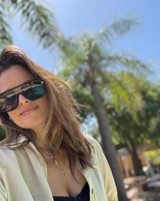 העמיסה שרשראות (צילום: אינסטגרם, noatishby)