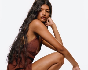 מוזיקה לאוזנינו: טרנד הנעליים הקיצי הזה מגיע עם סטייל סבנטיזי מושלם