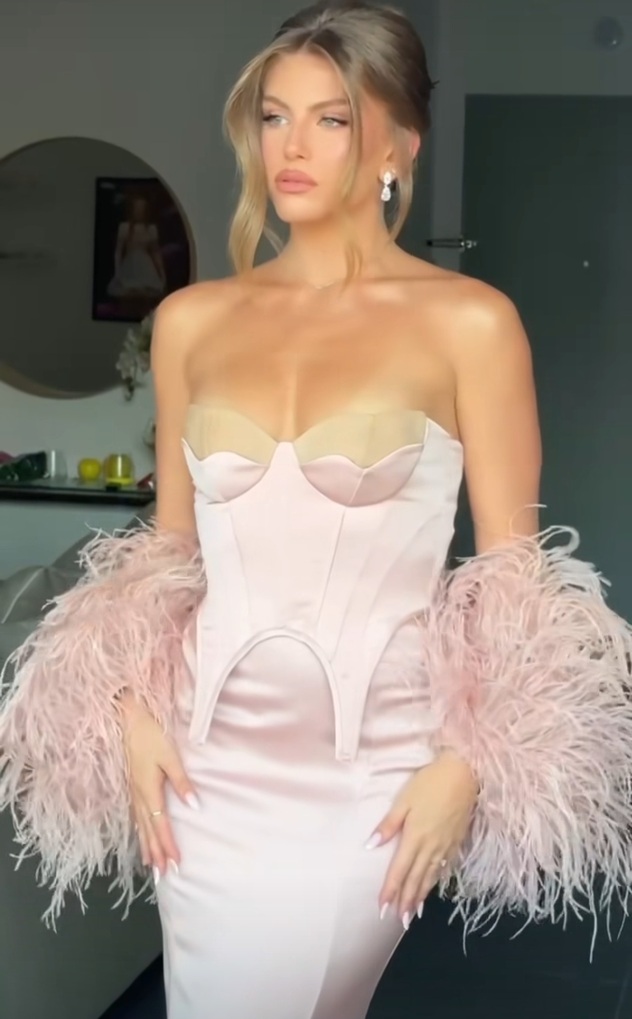 הוליוודית (צילום: אינסטגרם, malkovtaylor)