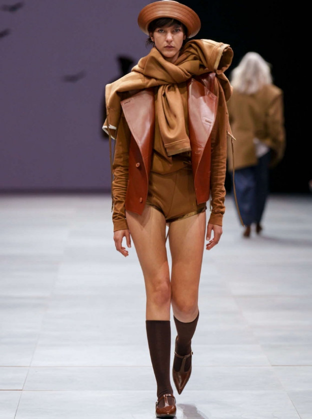 אהרון גניש בשבוע האופנה 2023 (צילום: haydonperrior)