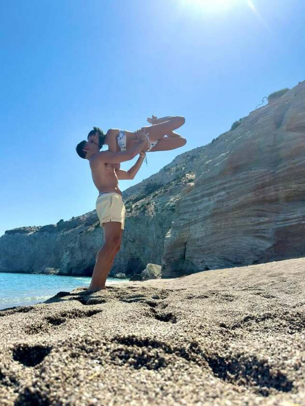 רק בזהירות הם ההנפות (צילום: KIM OR AZULAY ZIV אינסטגרם)