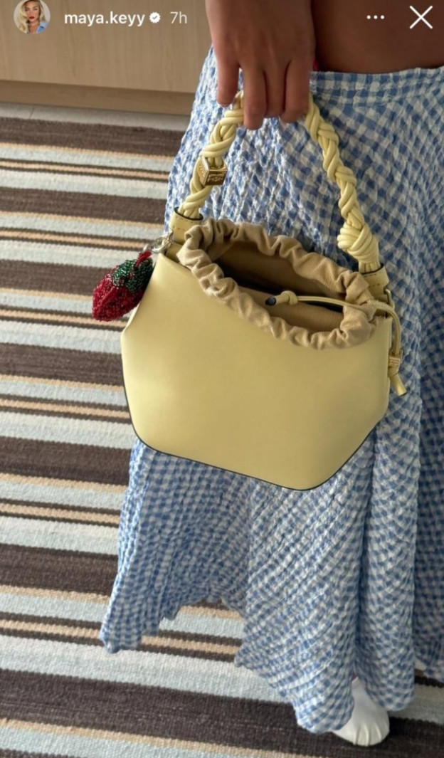 אנחנו בקראש על התיק ההורס הזה (צילום: Maja Kravarusic אינסטגרם)