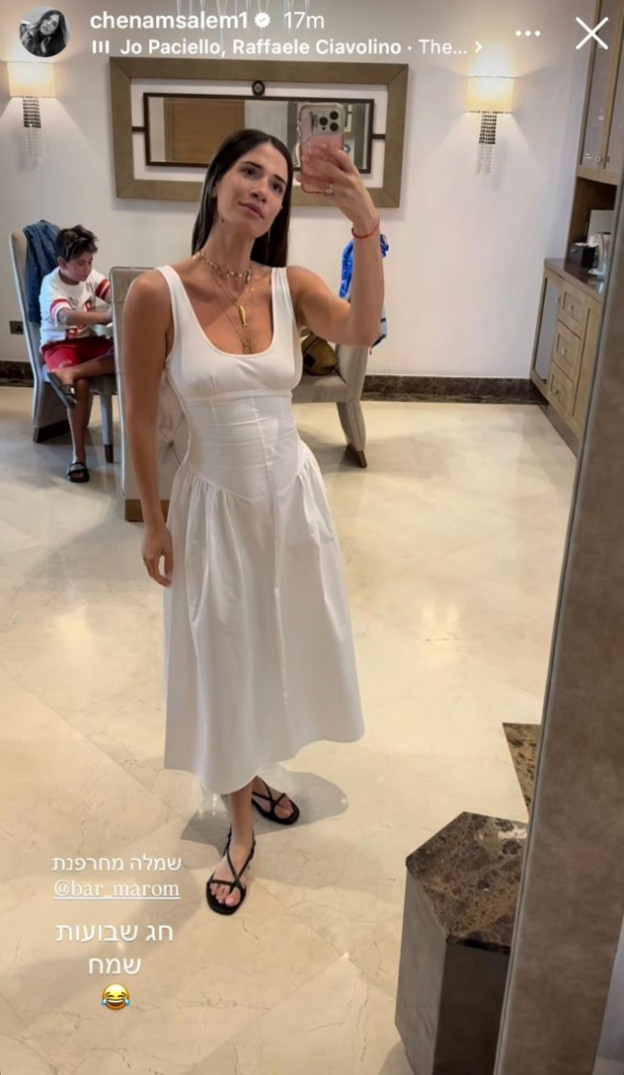 חן בשמלה של ברנדה. תודו שזו שמלה מושלמת לחג הקרוב (צילום: אינסטגרם Chen Amsalem Zaguri)