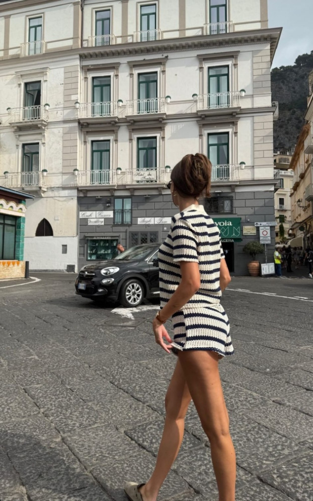 עם כפכפי בירקנשטוק שהפכו לנעל הכי מדוברת שיש  (צילום: dianschwartz אינסטגרם)