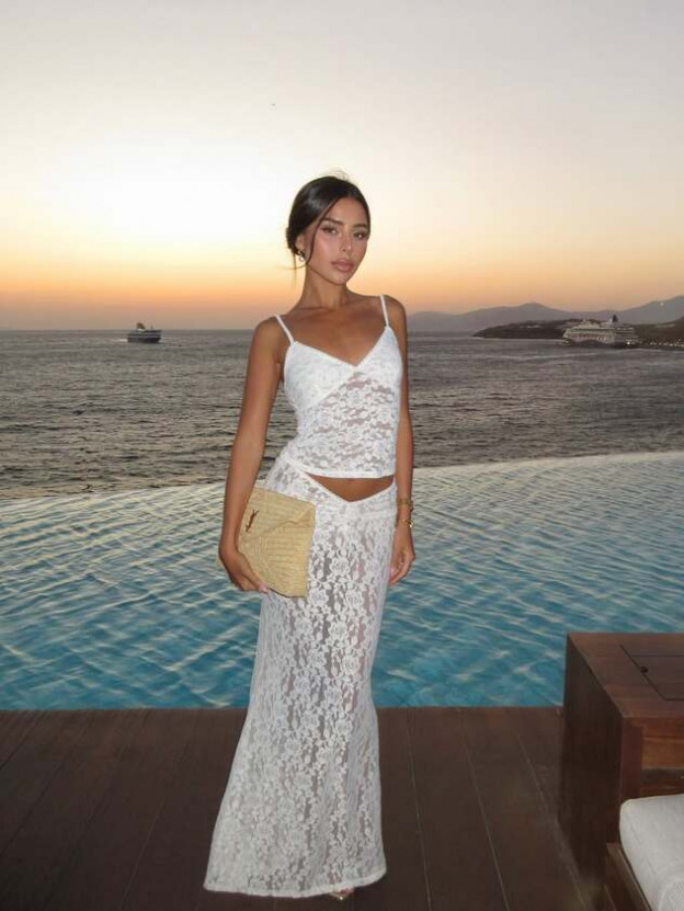 כמובן שהיה גם לוק לבן (צילום: Aline Cohen אינסטגרם)