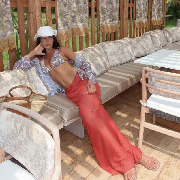 הלכה על בגד ים פייזלי ובצדק (צילום: SAPIR AVISROR אינסטגרם)