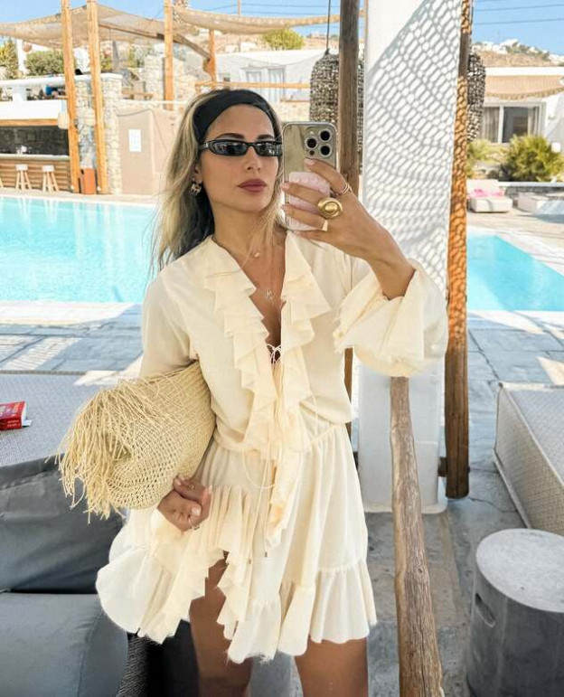 מירן בוזגלו עושה את יוון בשמלה הורסת (צילום: אינסטגרם miranbuzaglo)