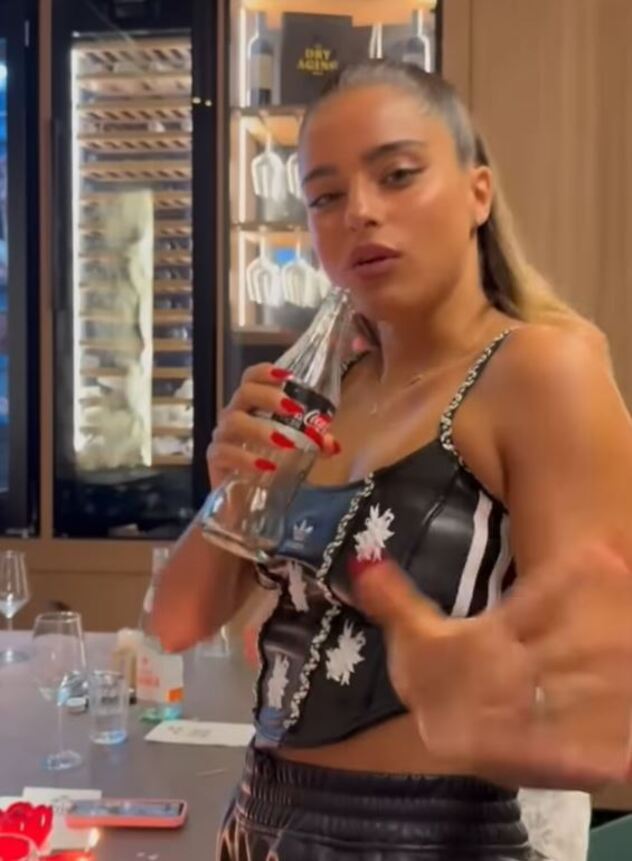 זה בדם שלה (צילום: אינסטגרם, noakirel)