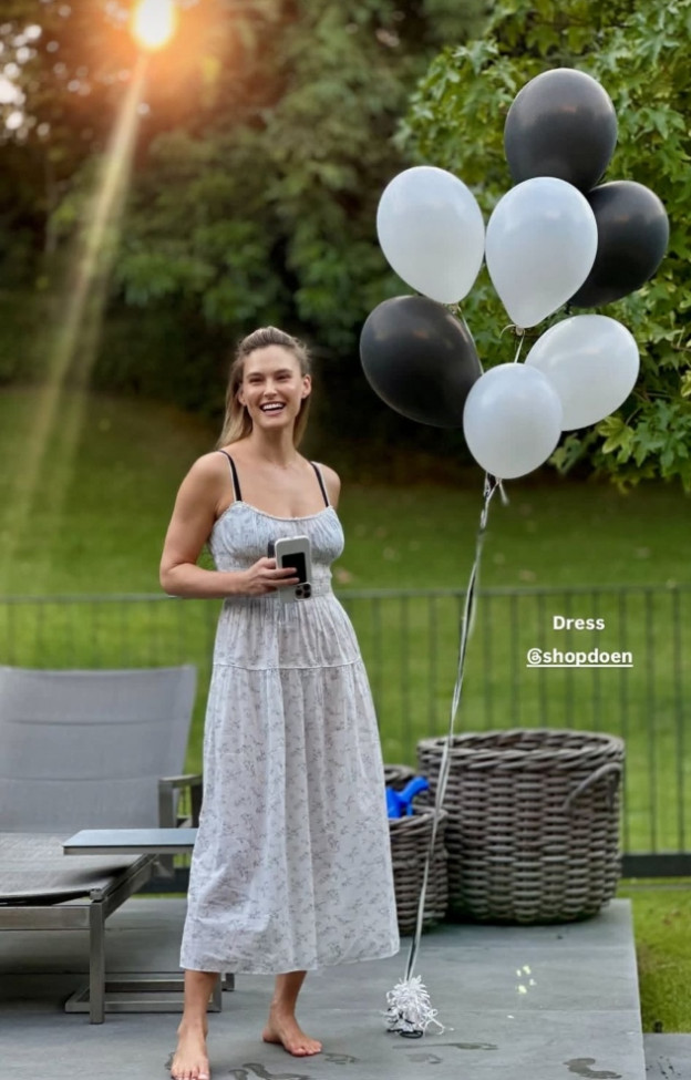 מצד שני השמלה הוחלפה אז אין לדעת (צילום: אינסטגרם Bar Refaeli)