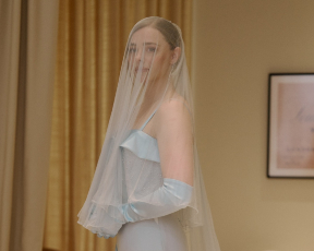 ישר מהאגדות: הכוכבת נראתה כמו סינדרלה בשמלת כלה כחולה