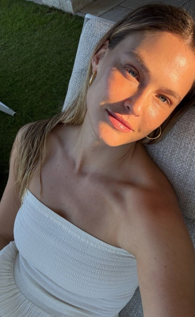 ועכשיו גם עם תאורה טובה (צילום: Bar Refaeli אינסטגרם)
