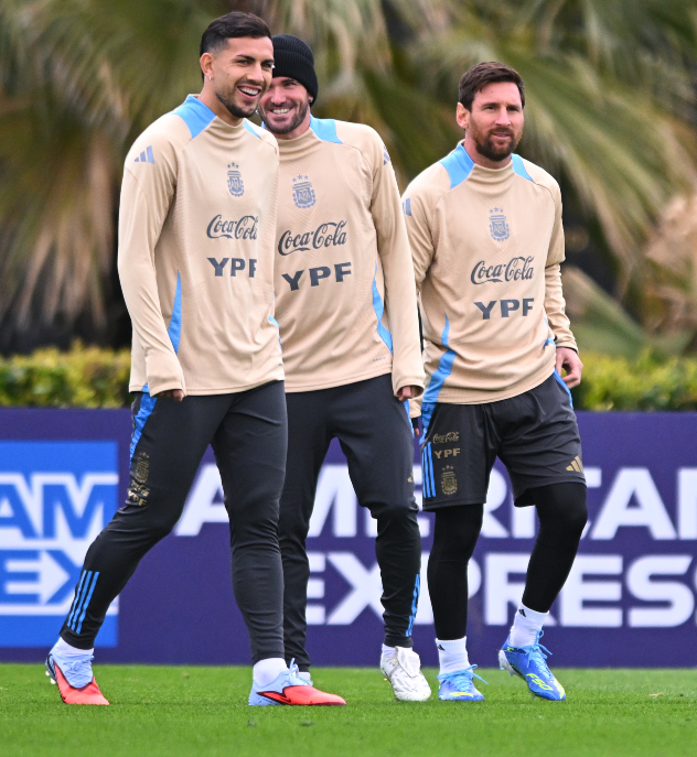 עם חברים באימון. באמא שלכם מה הקשר שלנו לזה? (צילום: Rodrigo Valle_Getty Images