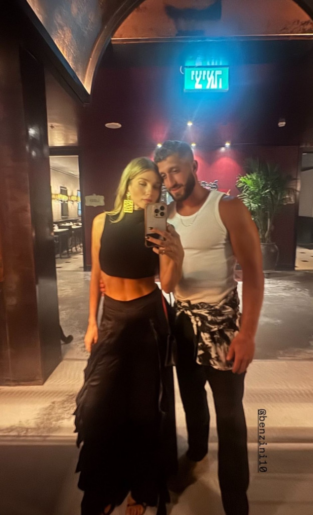 עדי ובן. לבשה טוטאל לוק של המותג סאמפל של אימא של בן (צילום: Adi Himelbloy אינסטגרם)