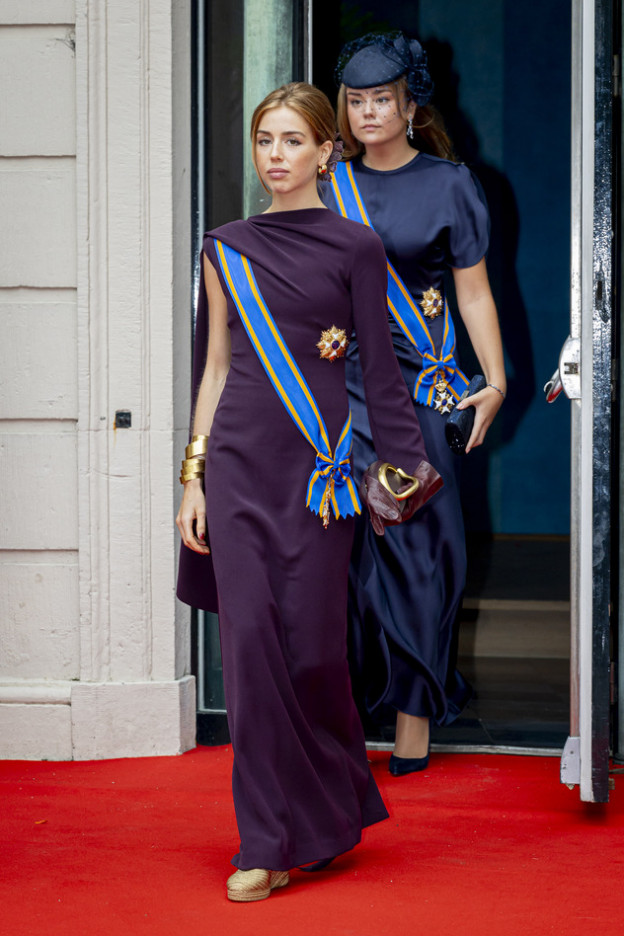 השמלה יפה אבל התיק זה וואוו (צילום: Patrick van Katwijk לגטי אימג'ס)