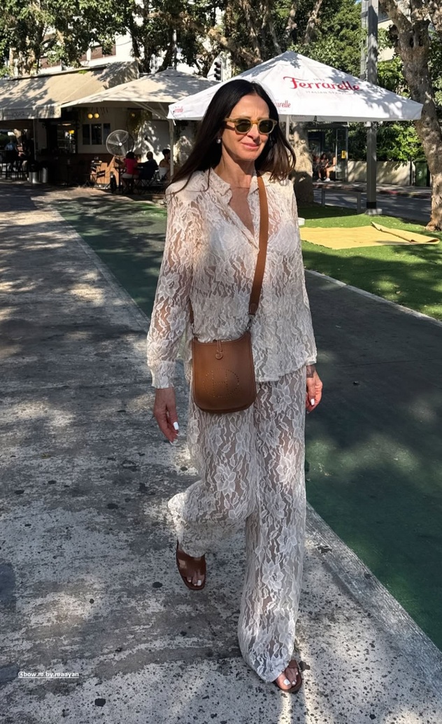 חושפת-לא חושפת (צילום: אינסטגרם, leaschenirer)