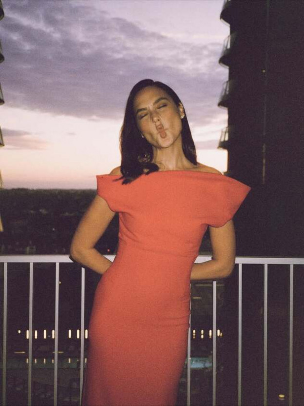 כן, גם ככה היא הורסת (צילום: gal gadot אינסטגרם)