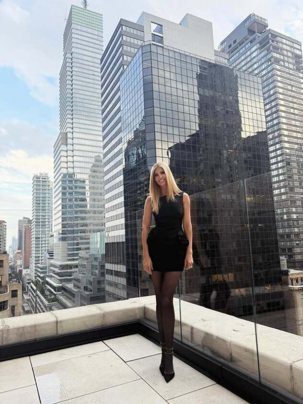 השמלה של מגדה בוטרים היא בהחלט מחמיאה ביותר (צילום: אינסטגרם ivankatrump)