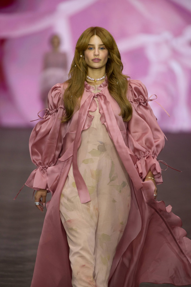 סנדי צ'אדי מחזיקה לגמרי את הגלימה (צילום: עומרי רוזנגרט)