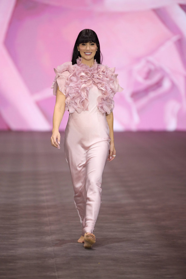 שיר אלמליח בתצוגה של רוז  (צילום: עומרי רוזנגרט)