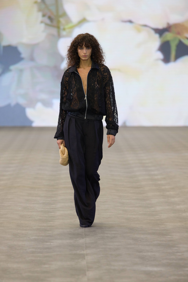 את התיקים עיצבה נועם חזן (צילום: עמרי רוזנגרט)