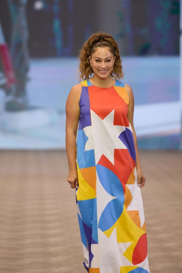 ליהי גרינר צועדת בתצוגת שהיא  מחווה לליאם שרם בשבוע האופנה ישראל קנדה  (צילום: עומרי רוזנגרט)