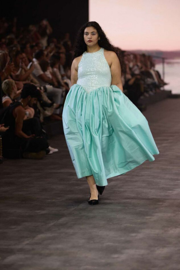 צבעוניות שהיא כל כך שחר אבנט (צילום: עומרי רוזנגרט)