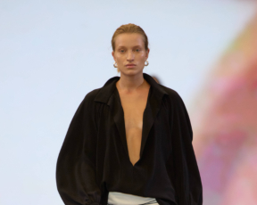 כולן לבשו את המכנסיים האלה מחוץ לשבוע האופנה היום. אפשר להבין