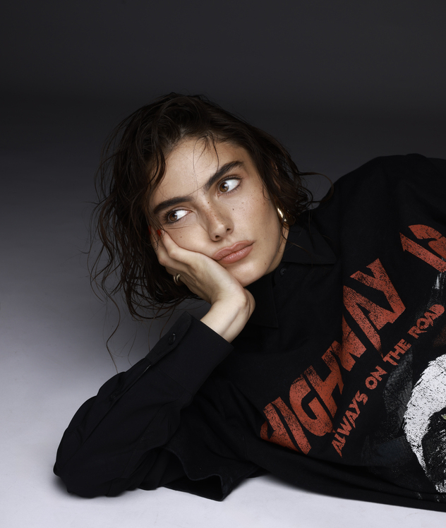 חולצה: אוסף פרטי (צילום: טל עבודי)