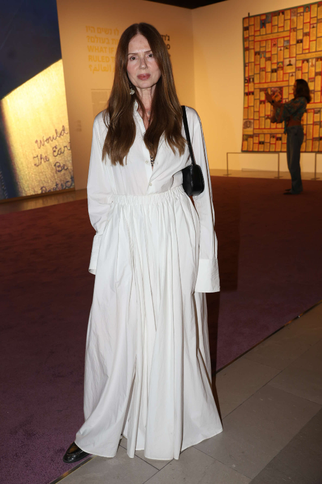 רונית יודקביץ' באירוע שאירח פקטורי 54 בשיתוף ידידי מוזיאון תל אביב לאמנות וקרן האמנות נסימה-לנדאו לכבוד פתיחת הפרויקט "לו נשים היו שולטות בעולם" של האמנית ג'ודי שיקגו בשיתוף עם נדיה טולוקניקובה (צילום: רפי דלויה)