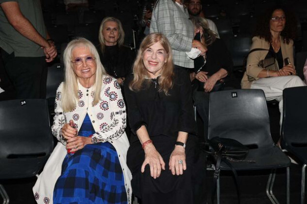 המעצבת טובהל'ה חסין והסבתא הגאה מרים אדלסון (צילום: אור גפן)