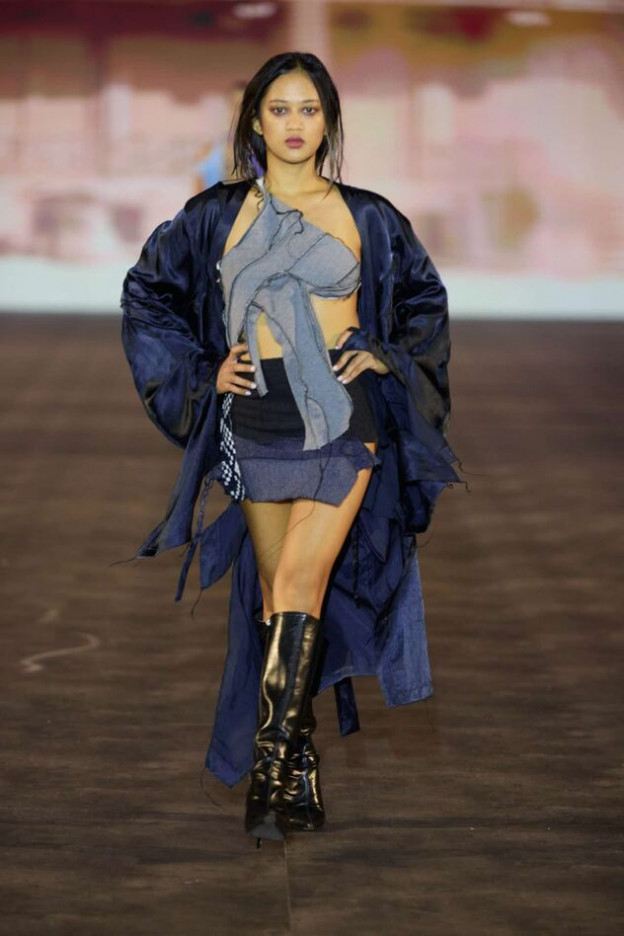 והוא לגמרי מראה את זה (צילום: עומרי רוזנגרט)