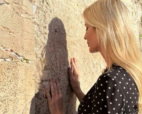 בשמלת נקודות מושלמת: איוונקה טראמפ בביקור היסטורי בארץ