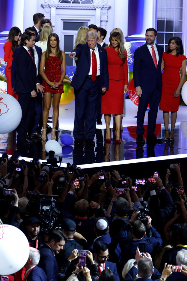 לא מפחדת לעמוד בשורה הראשונה לצד מלניה. וזה בהחלט לא קל (צילום: Chip Somodevilla לגטי אימג'ס)