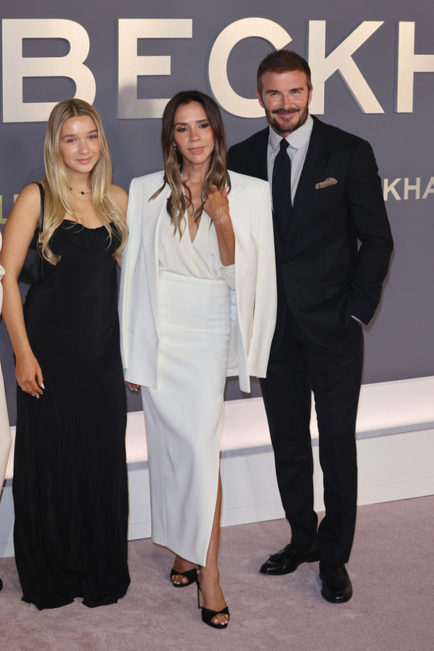 ויקטוריה דיוויד והבת הארפר מגיעים להשקה של אימא ויקטוריה (צילום: לגטי אימג'ס Neil Mockford)