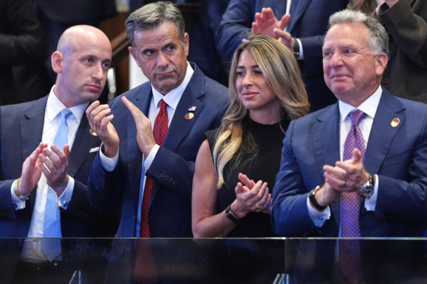 מלווה אותו ברגעים החשובים בקריירה שלו אבל לא מגיעה מעולם הפוליטיקה (צילום: Evan Vucci  לגטי אימג'ס)