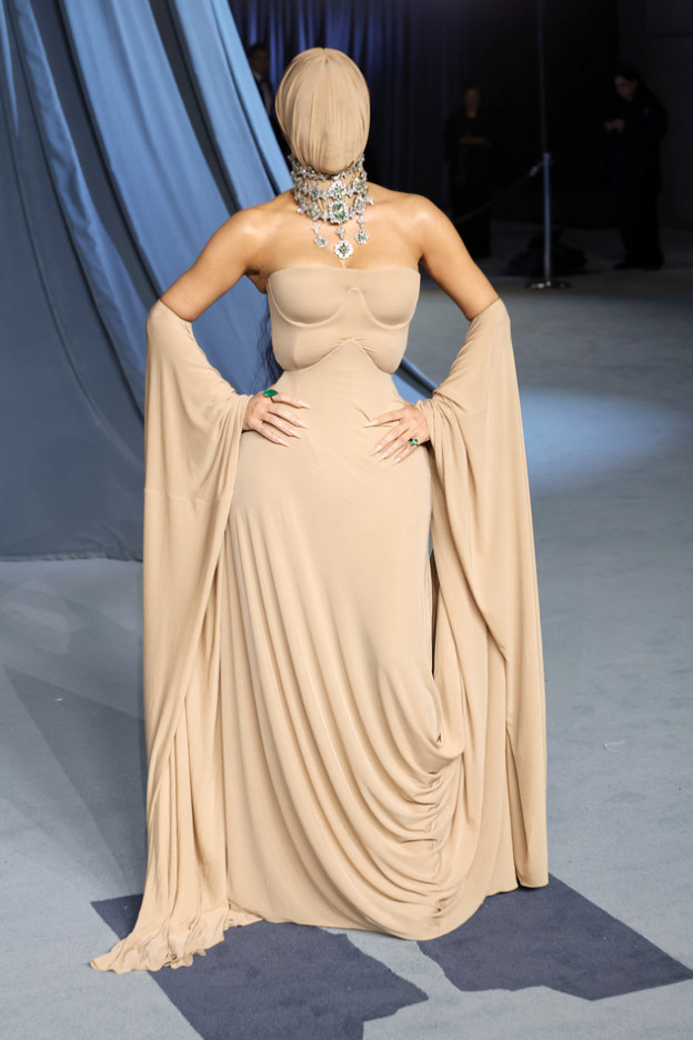 קים קרדשיאן מגיעה לאירוע הגאלה ושרפה לכל השאר (צילום: razer Harrison לגטי אימג'ס)