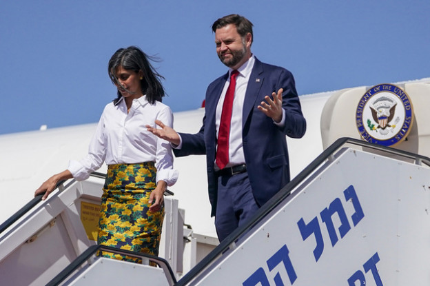  ג'יי די ואנס ואשתו אושה נוחתים בישראל (צילום: גטי אימג'ס)