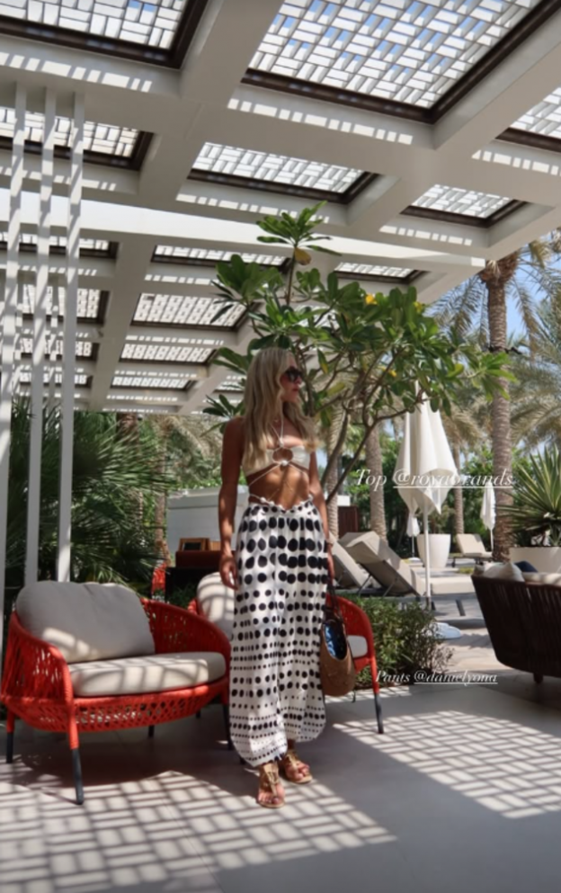 לובשת את הטרנד הכי חם (צילום: Yochi Apolyoun אינסטגרם)