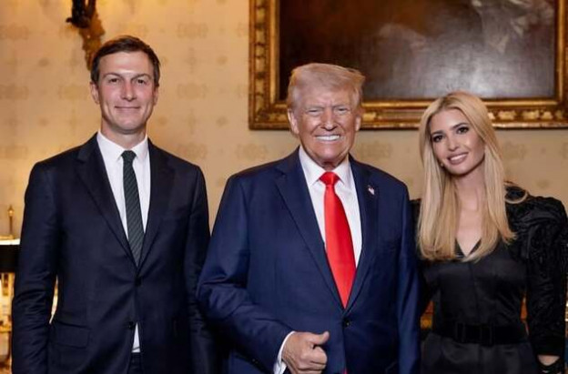 בפוסט שהעלתה ובו היא מודה לאביה בחרה בלוק קלאסי שחור אבל עם טוויסט (צילום: Ivanka Trump אינסטגרם)