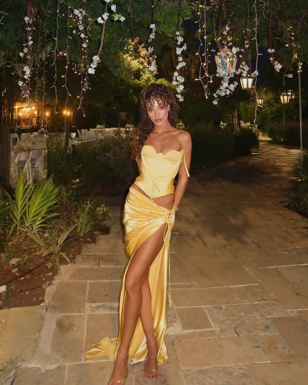 והנעליים השקופות שמתאימות להכל (צילום: Eden Fines אינסטגרם)