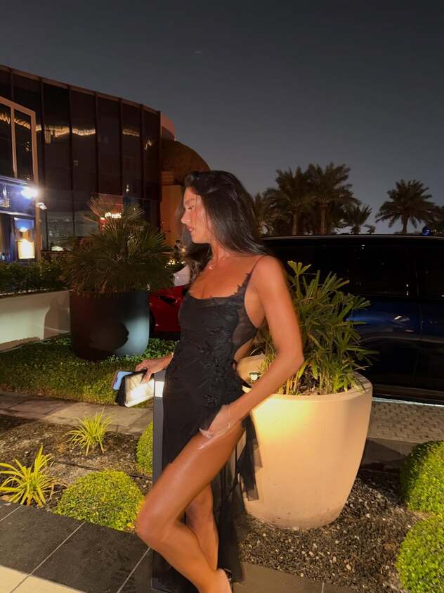 השמלה הזאת לא תמימה בכלל (צילום: אינסטגרם, adelbespalov)