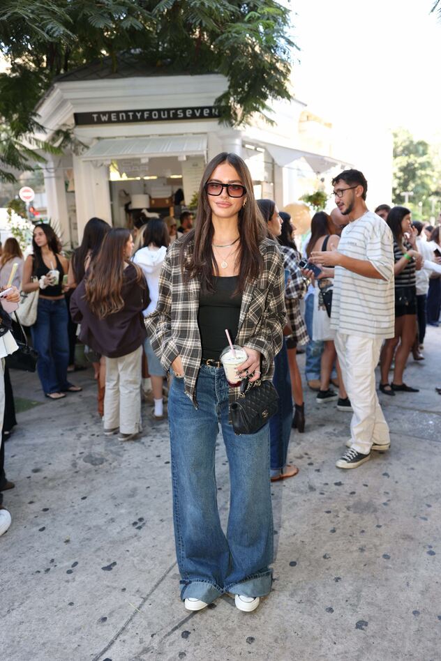 יעל שלביה בפתיחת הפופ-אפ מאצ’ה בר לרגל השקת הקולקציה החדשה של טוונטיפורסבן בשיתוף עם מאיה קיי (צילום: אור גפן)