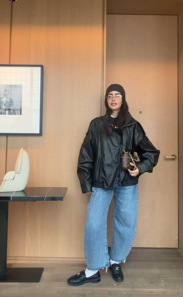 ככה בול עם הנעליים והגרביים (צילום: SAPIR AVISROR אינסטגרם)