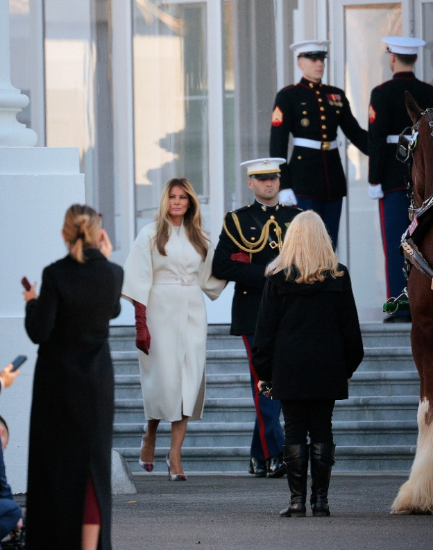 האם טראמפ אישר את התמונה הזו? (צילום: Alex WROBLEWSKI לגטי אימג'ס)