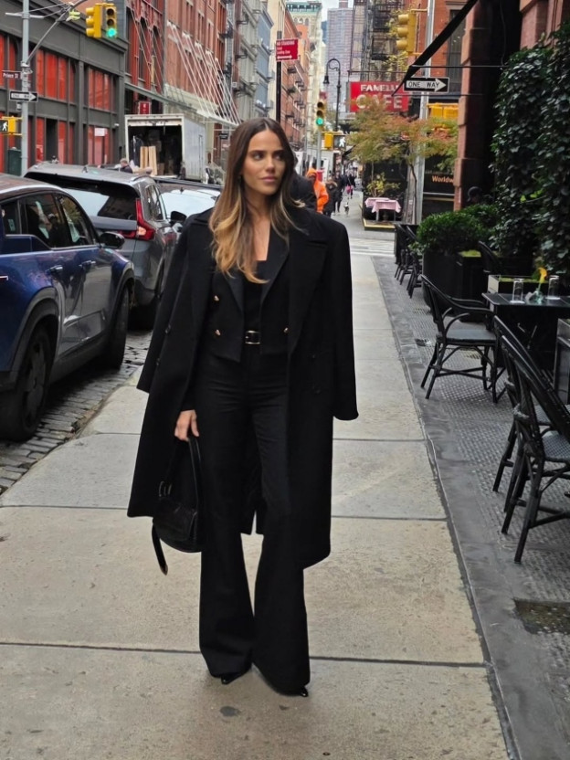 היו גם חליפות במזוודה שהחמיאו לה מאד (צילום: Rotem Sela אינסטגרם)