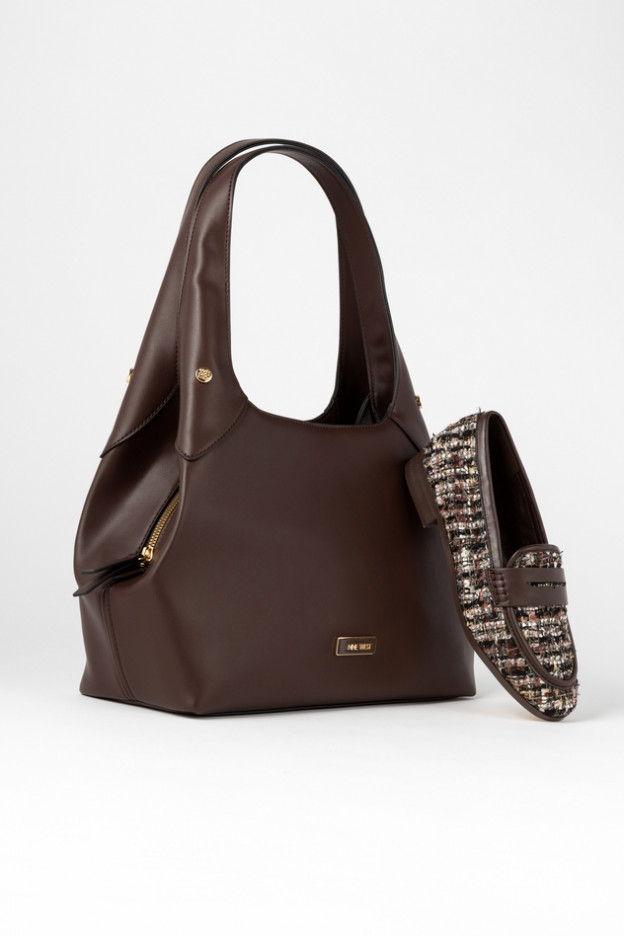 ככה בול עם תיק עור חום (צילום:יחצ)