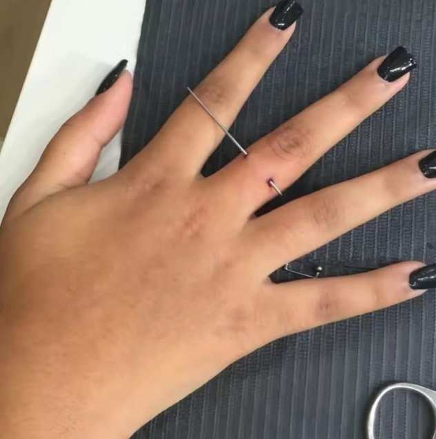 אאוץ' (צילום: טיקטוק, kimandnorth)