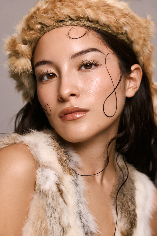 וסט פרווה, כובע ומעיל: Volver (צילום: טל חמדי)